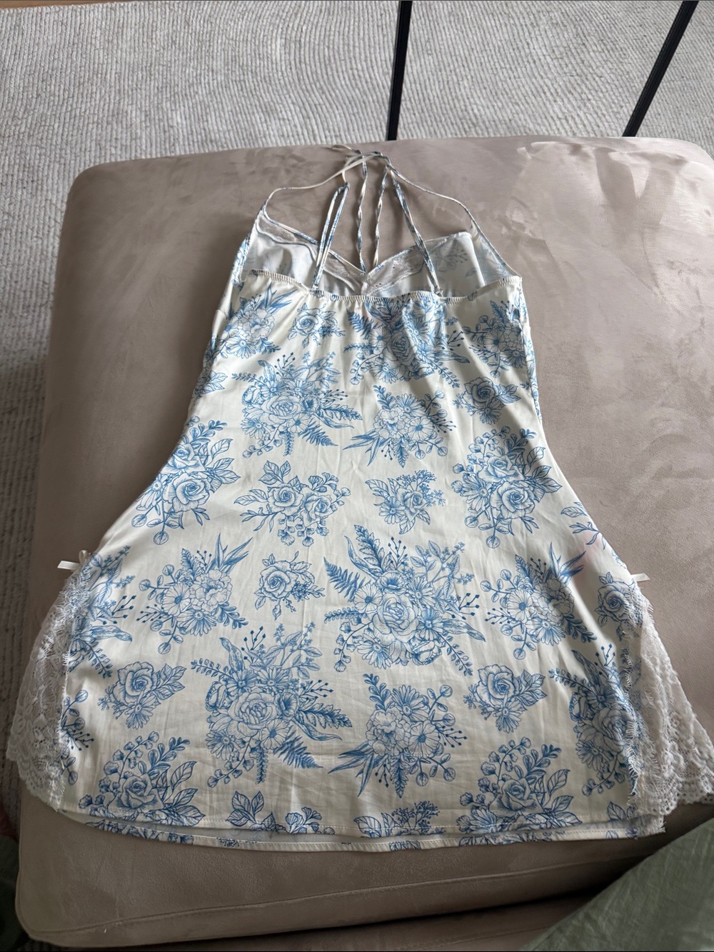 Blue Floral graphic print Lace-trimmed slit dress - Picture 3 of 6